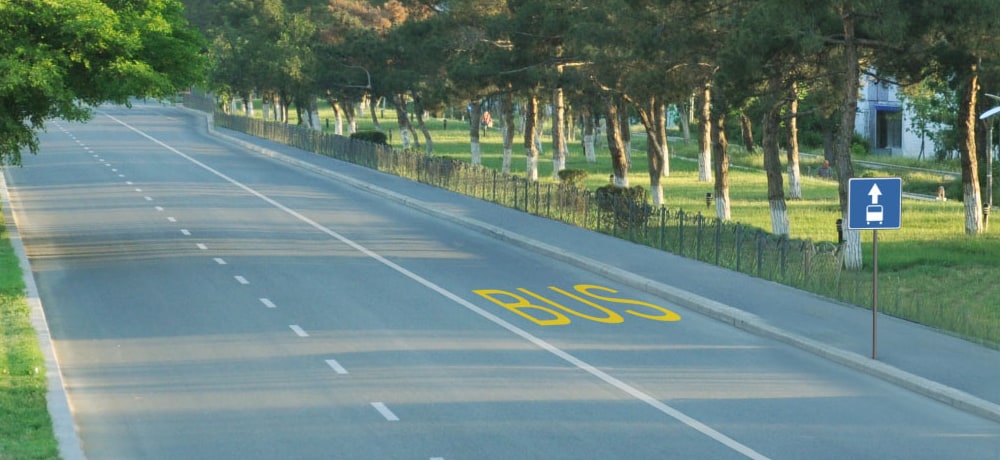 გზის სავალ ნაწილზე დატანილი წარწერა “BUS” აღნიშნავს სპეციალურ ზოლს, რომელიც განკუთვნილია: